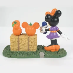 Minnie Picks A Winner